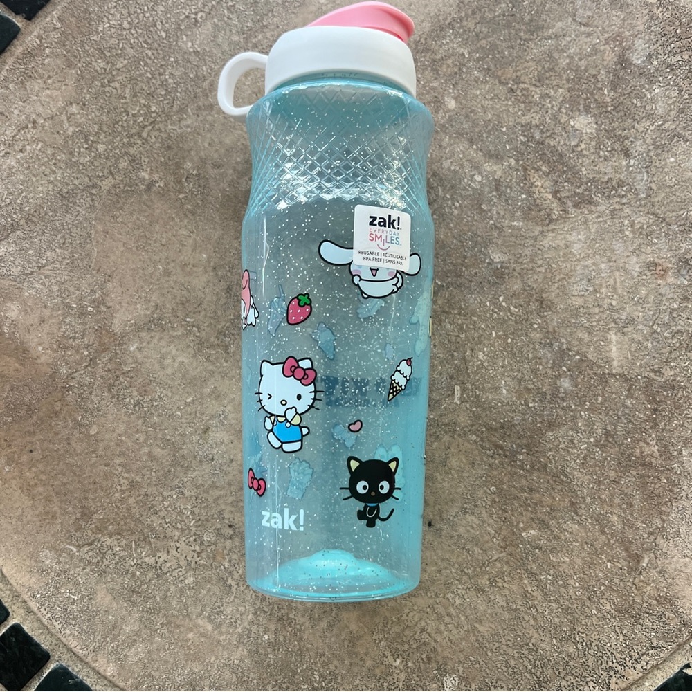 Zakks Hello Kitty and Friends Water Bottle - Picture 2 of 5